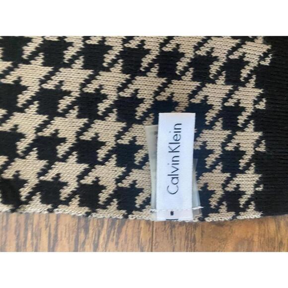 Calvin Klein Houndstooth Knit Scarf - Picture 7 of 14